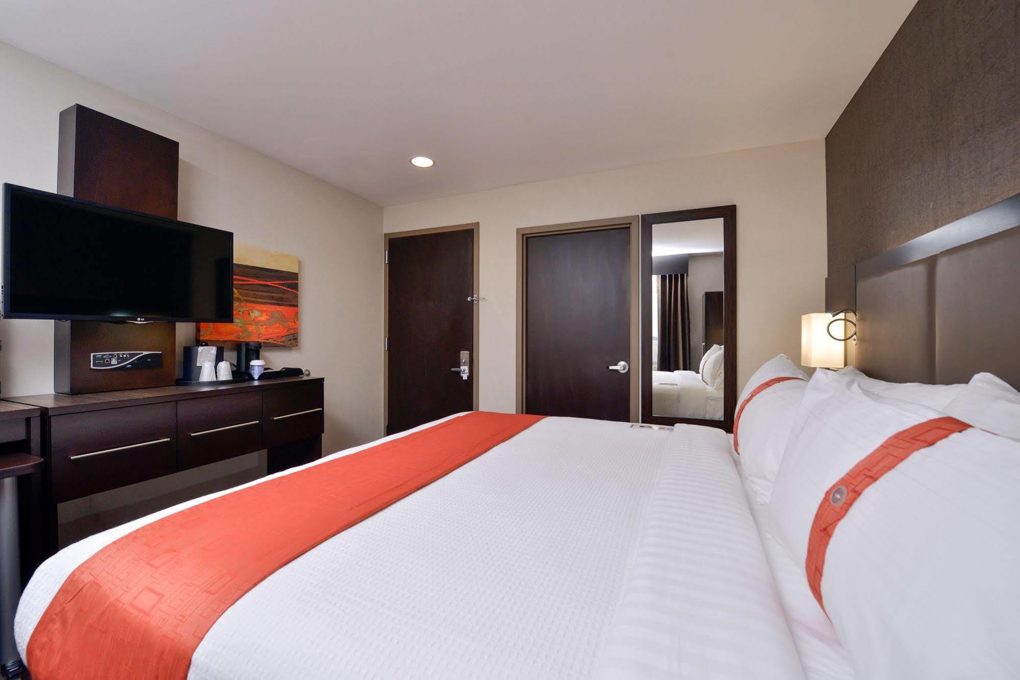 Holiday Inn New York-Jfk Airport Area, An Ihg Hotel Exterior photo